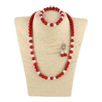   Táncos lábú menyecske - piros shell pearl és matt fehér jáde ékszerszett