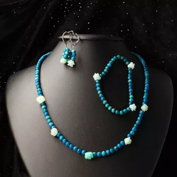   Krizokolla amazonit rózsával karkötő festett golyós 4 mm