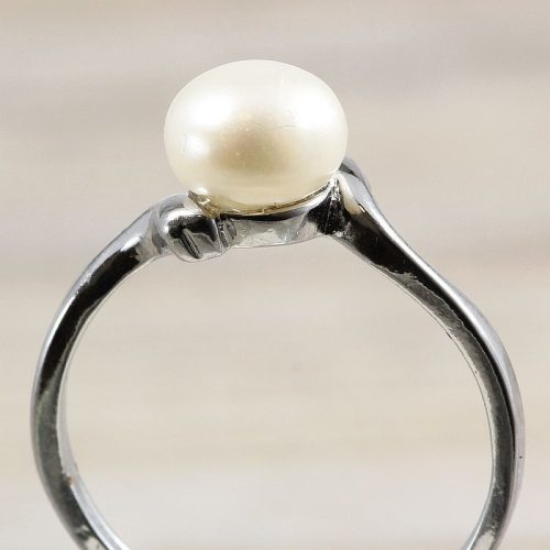 Tenyésztett gyöngyös gyűrű-1, fehér