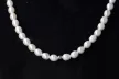 Rizsszemű, fehér tenyésztett gyöngy nyaklánc, 6-6,5 mm, 65 cm