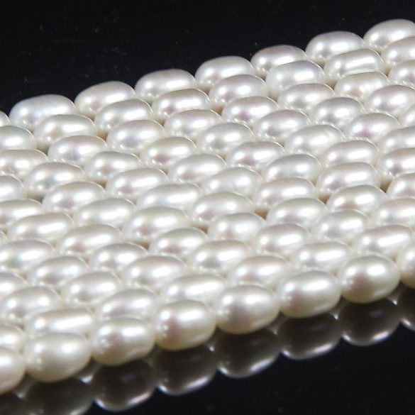 Rizsszemű, fehér tenyésztett gyöngy alapanyagszál, 5-6 mm, kb. 40 cm (AA)
